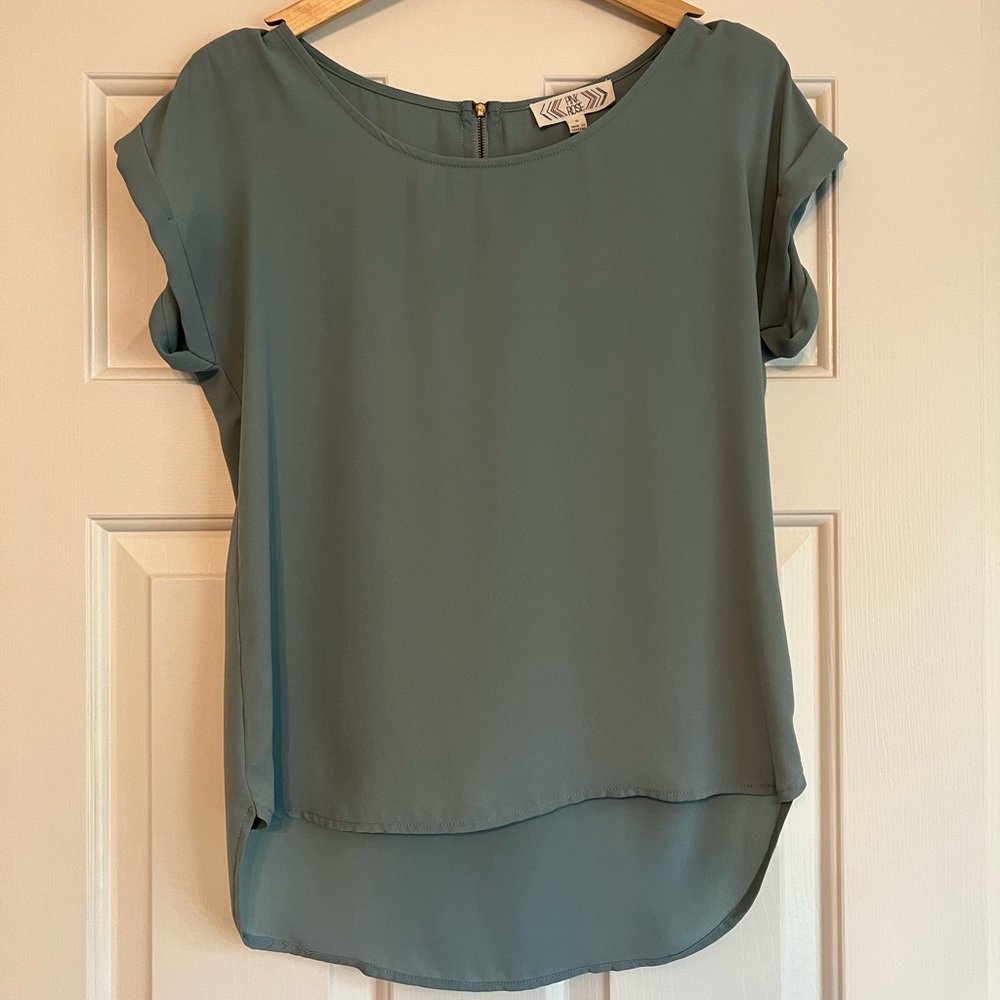 Pink Rose Women's Chiffon Sage Green High Low Rolled Short Sleeve Top Size S